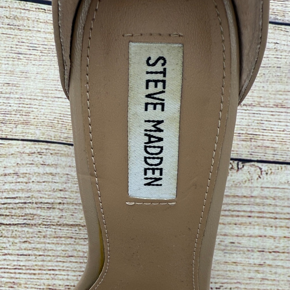 Steve Madden Beige Block Heel Sandals - Picture 9 of 11